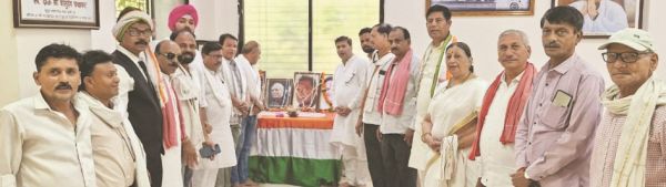 झीरम घाटी के शहीदों को कांग्रेस ने दी श्रद्धांजलि