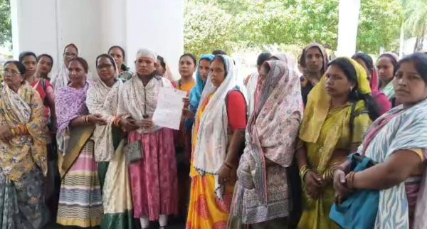 महतारी वंदन नहीं, गांव में शांति चाहिए...