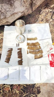 नक्सल डंप बरामद, भारी मात्रा में हथियार, विस्फोटक व नक्सल सामान मिले