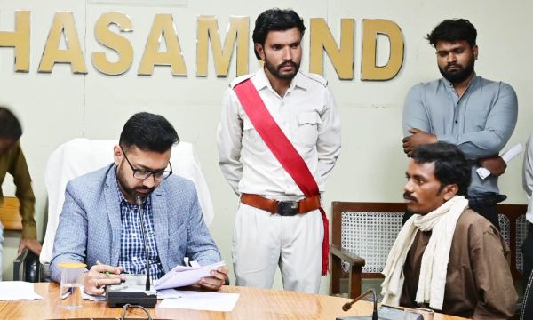 कलेक्टर ने जनदर्शन में सुनी समस्याएं
