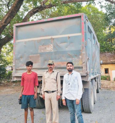 चूनापत्थर का अवैध परिवहन, हाईवा जब्त