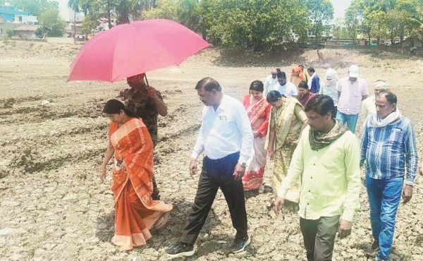 तालाब गहरीकरण व पिचिंग कार्य का महापौर ने किया निरीक्षण