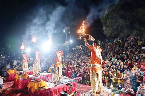 कन्हर नदी छठ घाट पर गंगा आरती आस्था में डूबा रामानुजगंज