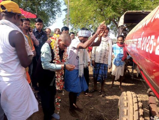 चितापुर-2 के मावली माता मड़ई मेला में विधायक ने किया पानी टैंकर वितरण