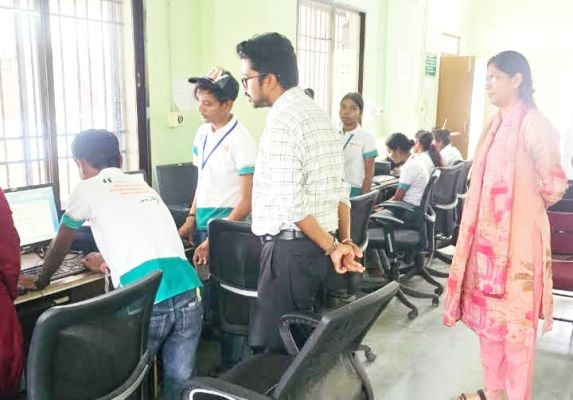 सीईओ ने लाईवलीहुड कॉलेज का किया औचक निरीक्षण