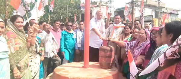 महंगाई के खिलाफ कांग्रेस की हुंकार, संगठन मजबूती पर मंथन