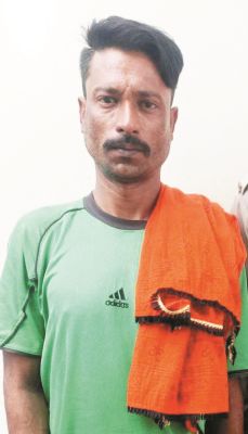 धारदार हथियार लहरा डराने वाला गिरफ्तार