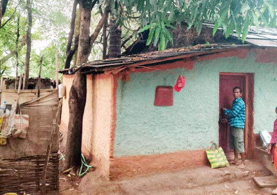 गाज से महिला घायल