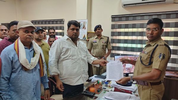 पेट दर्द से परेशान नाबालिग को पहले बताया गर्भवती, पुलिस ने रातभर नाबालिग को रखा थाने में