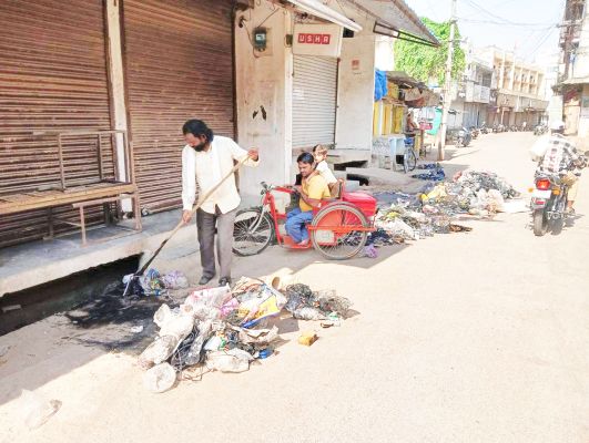  बरसात पूर्व नालियों की  सफाई  अभियान तेज