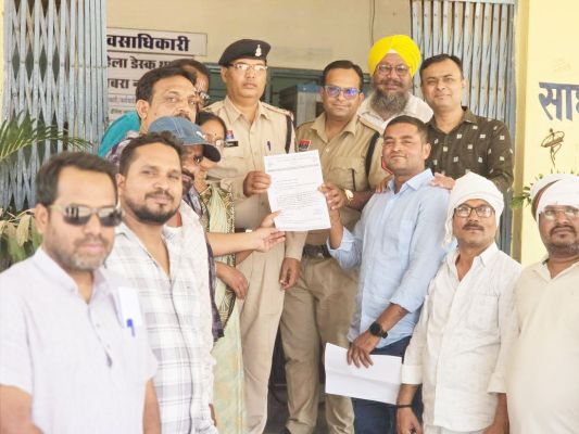 कांग्रेस ने नगर में भारी वाहनों के संचालन  पर रोक लगाने की मांग की
