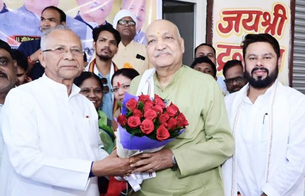  धूमधाम से मना पूर्व मंत्री रविन्द्र चौबे का जन्मदिन