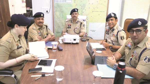 रेंज एसपी को आईजी ने दिए रात्रि गश्त को बढ़ाने के निर्देश