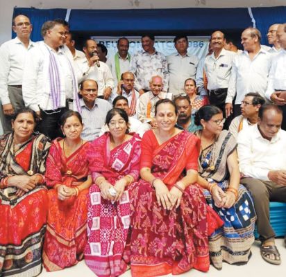 छात्र-छात्राओं का 40 वर्ष बाद स्नेह व परिचय सम्मेलन