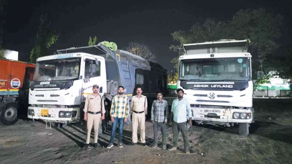 चूना पत्थर का अवैध परिवहन, 2 हाईवा जब्त