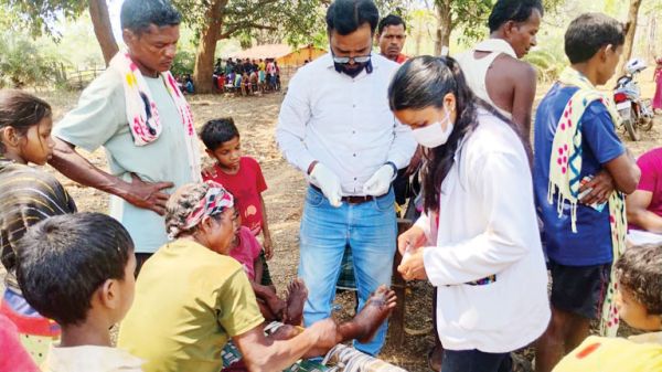 13 किमी पहाड़ी मार्ग पैदल, दुर्गम गांव बड़ेपल्ली में स्वास्थ्य चौपाल
