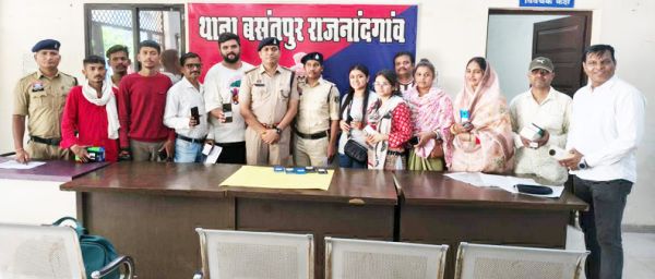 18 गुम मोबाइल स्वामियों को लौटाया
