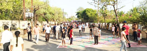 बच्चे - युवा पारंपरिक खेलों का लिए मजा