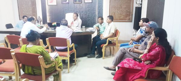 डामरीकरण के लिए महापौर ने ठेकेदारों की ली बैठक