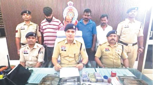 राम दरबार सिक्का खरीदने के नाम पर ठगी, 4 बंदी
