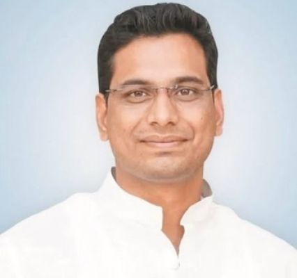 विधायक देवेंद्र ने परीक्षा तिथि बदलने की मांग उठाई