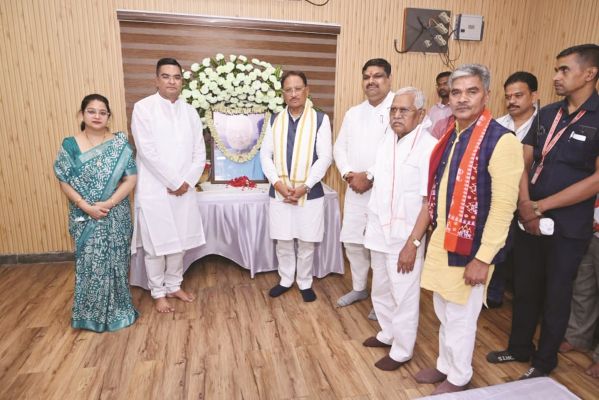 मुख्यमंत्री ने दिनेश सेन को दी श्रद्धांजलि