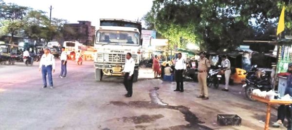 यातायात नियमों का उल्लंघन: 3 घंटे में 227 चालकों पर चालान, 3 वाहन जब्त