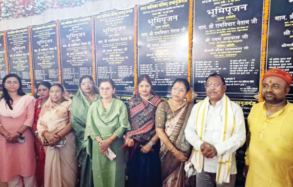 रामानुजगंज में 15 करोड़ के विकास कार्यों का भूमिपूजन, 113 हितग्राहियों को मिला आवास कार्यादेश