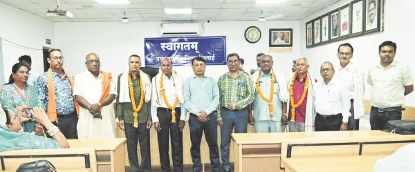 निगम के सेवानिवृत्त अफसर-कर्मियों को विदाई