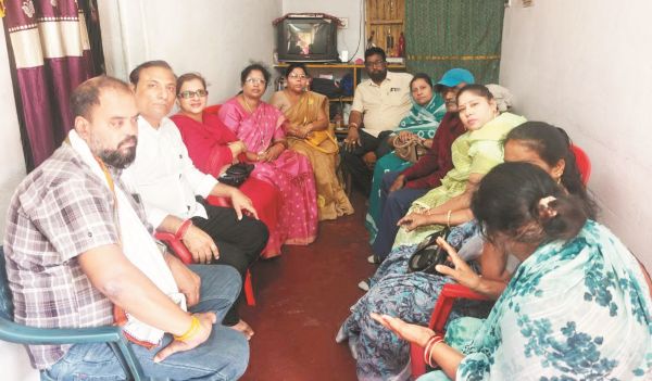 पीडि़त नाबालिग के परिजनों से मिले कांग्रेसी