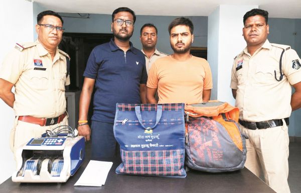 ऑनलाइन क्रिकेट सट्टा  32 लाख जब्त, 2 गिरफ्तार