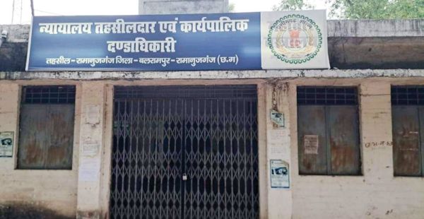 तहसीलदारों की हड़ताल से राजस्व कार्य प्रभावित, आम जनता को हो रही  परेशानी