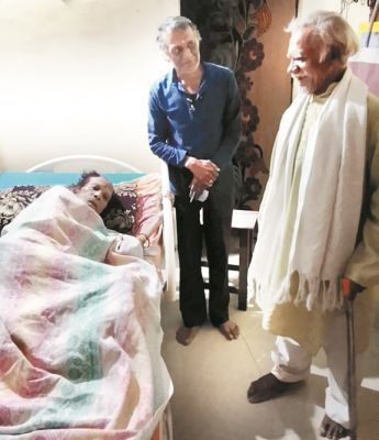 पंडवानी गायिका तीजन बाई से साहित्यकारों ने की मुलाक़ात
