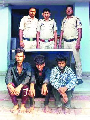 लिफ्ट लेकर लूट, 3 बंदी
