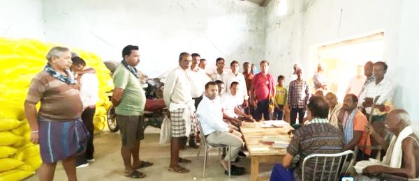 खेत बचाओ अभियान: किसानों को दी कई जानकारी