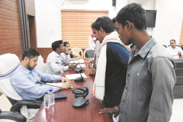 जनदर्शन : किसानों ने मक्का फसल की राशि दिलाने कलेक्टर से लगाई गुहार
