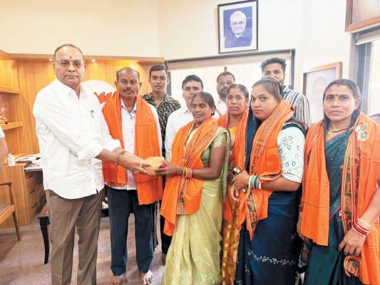सरपंच-पंचों ने थामा भाजपा का दामन