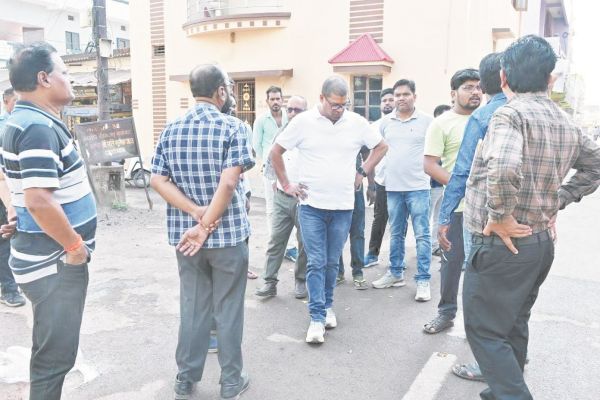 सडक़ निर्माण-सफाई व्यवस्था का जायजा