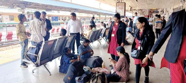 15 दिनों में बेटिकट यात्रियों से 18 लाख से अधिक का जुर्माना वसूला