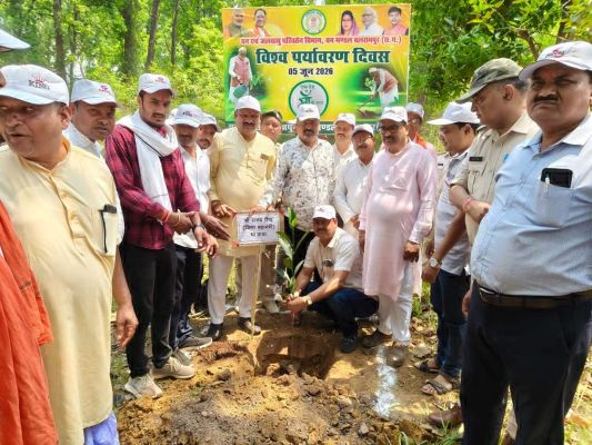 विश्व पर्यावरण दिवस पर चला ‘एक पेड़ माँ के नाम’ अभियान, जनप्रतिनिधियों व अफसरों ने किया पौधारोपण