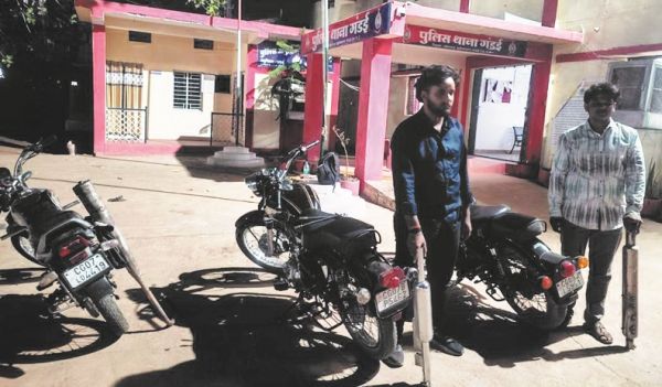 प्रतिबंधित मॉडिफाईड साइलेंसर जब्त, दो-दो हजार जुर्माना