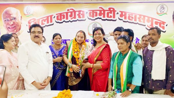 तुमगांव नपं अध्यक्ष की पत्नी दर्जनों समर्थकों के साथ कांग्रेस में शामिल