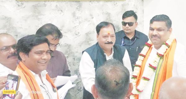 मंत्री गजेंद्र से अधिवक्ता संघ के अध्यक्ष ने पदाधिकारियों के साथ की मुलाकात