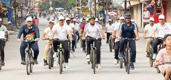 डिप्टी सीएम साव ने साइकिल चलाकर फिट रहने और पर्यावरण संरक्षण का दिया संदेश