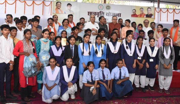 बच्चों की नैसर्गिक क्षमता, प्रतिभा व आत्मविश्वास हो रहा अभिव्यक्त-रमन