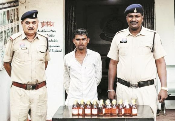 अवैध शराब बिक्री की तैयारी कर रहा आरोपी गिरफ्तार