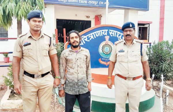 आबकारी कर्मी से लूट, नाबालिग समेत दो बंदी