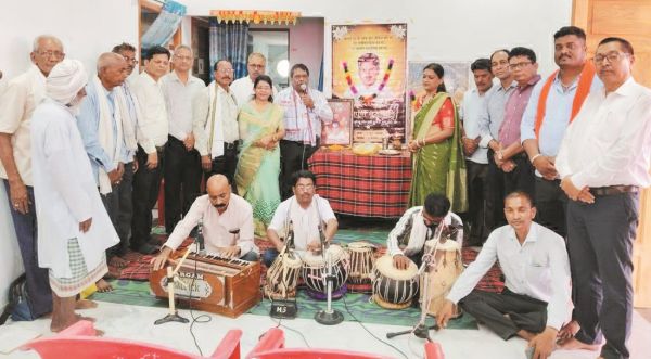नांदगांव के लोक कलाकारों ने लक्ष्मण मस्तुरिहा को किया याद