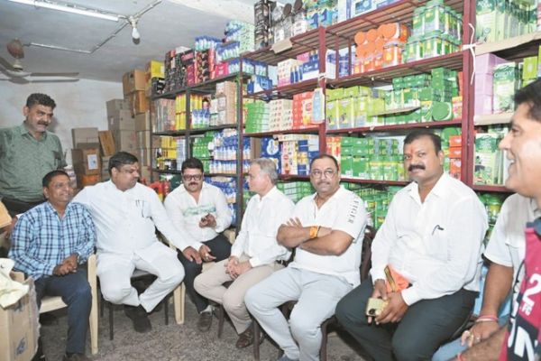मंत्री का कारोबारियों से संवाद भाजपा का जनसंपर्क अभियान