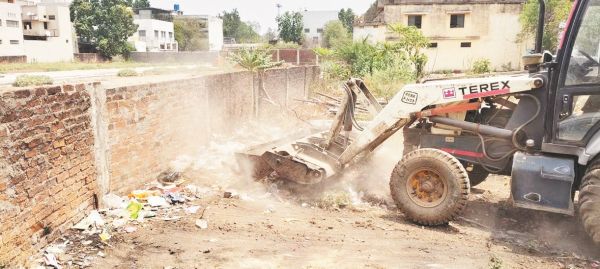दुकानें आबंटन के बाद संचालित नहीं करने वालों को नोटिस